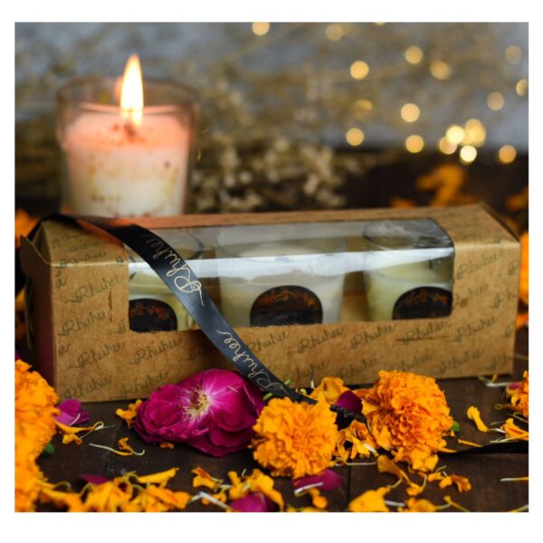Set of three candles