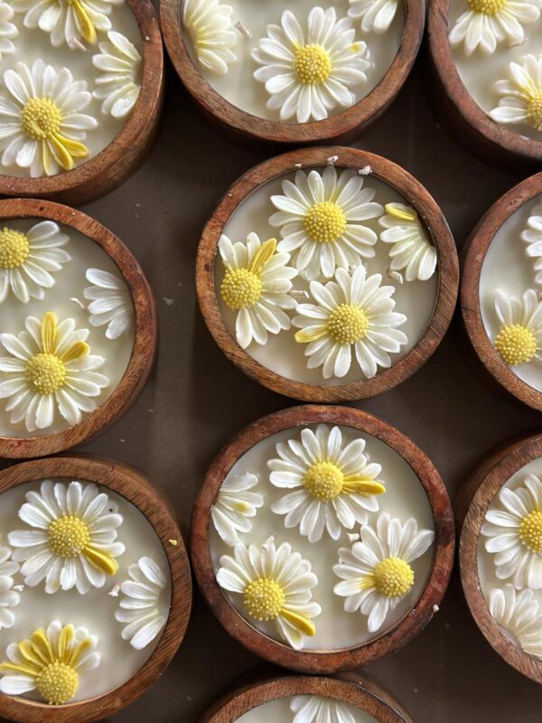 Wooden Daisy Urli