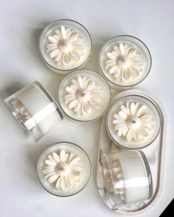Monocromatic candle